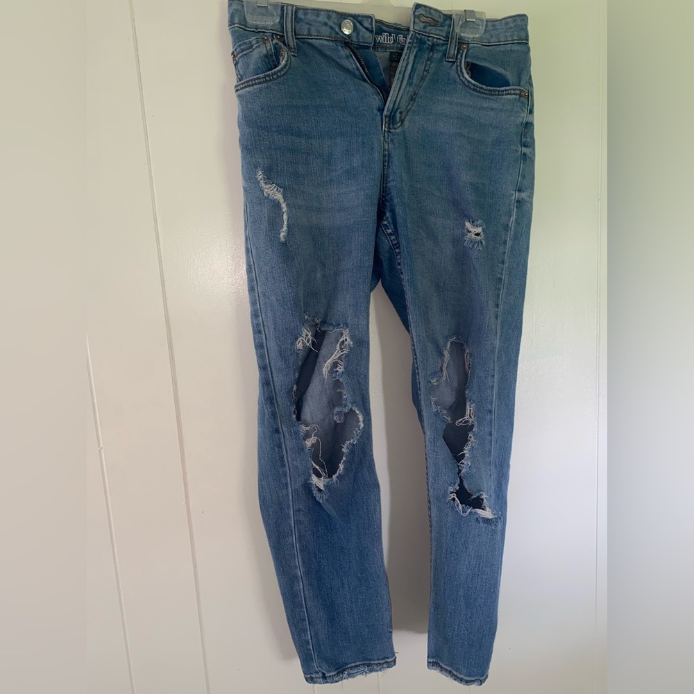 Ripped high waisted jeans